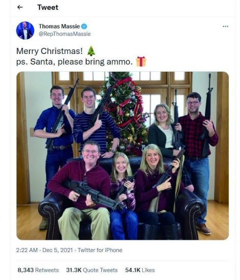 美国一议员晒全家持枪圣诞合照 每人持<em>一把枪</em>“微笑着摆开姿势”