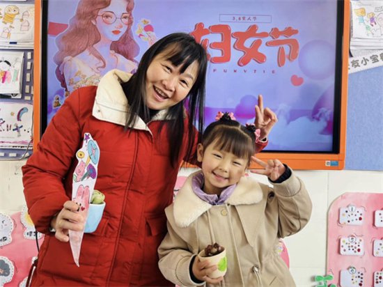 兴国县茶园中心幼儿园开展妇女节主题活动