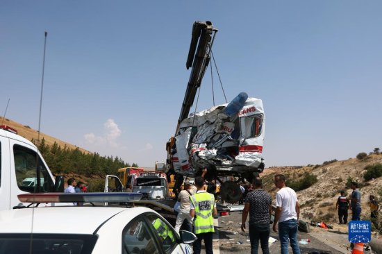 土耳其发生一起<em>重大交通事故</em>致16死21伤