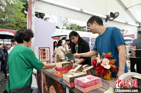 香港举行“上海<em>美食节</em>” 市民感受上海风情