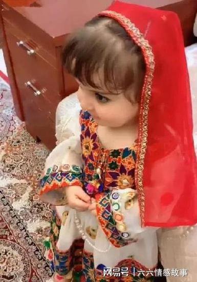 五岁的新疆小女孩被误认为“洋娃娃”，颜值逆天，大眼睛占半张...