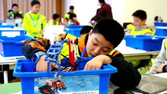 第二届重庆市青少年智能机器人<em>编程</em>大赛顺利举办