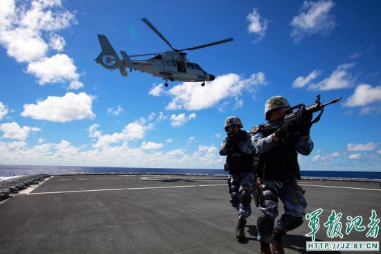 <em>南海</em>舰队远海训练编队在东印度洋组织反恐反劫持演练