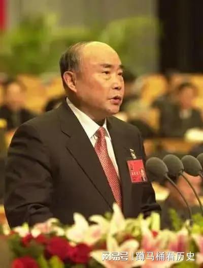 他是原浙江省委书记，曾参加抗美援朝，主政十年，如今88岁