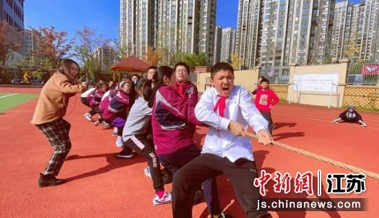 <em>南京市金陵</em>小学仙林湖校区举办运动会 分享运动乐趣