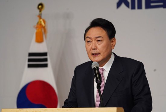 尹锡悦就职一年好评率仅剩33%，排在韩历任总统<em>倒数第二</em>