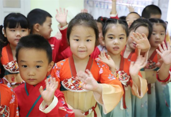 开学第一天，仪式感拉满！9月1日济南市中区迎来热闹开学季
