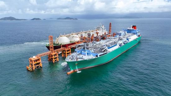 <em>世界最大海上</em>液化天然气接收站正式投产