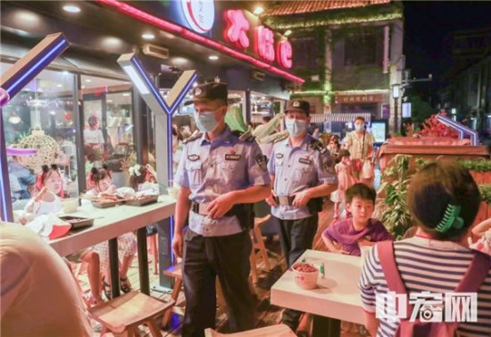 连云港公安开展第二次夏夜治安巡查宣防集中统一行动