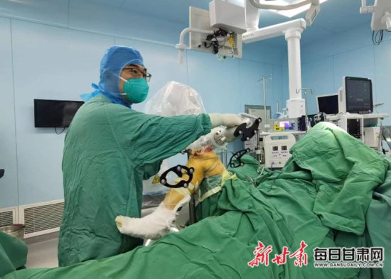 甘肃省中医院完成全省首例国产机器人辅助下全膝关节置换手术