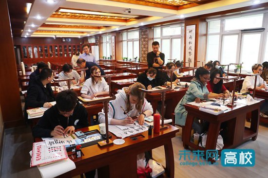 北京青年政治学院召开数字化、职业化和国际化<em>建设</em>交流研讨会