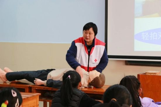 屯溪区举办青少年救护知识培训