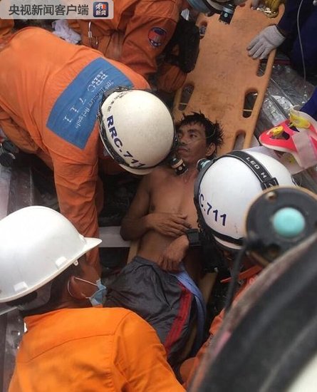 <em>柬埔寨</em>西港<em>塌楼事故</em>2名受伤人员被救出送医