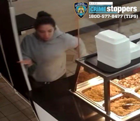 美国女子不满<em>中餐馆</em>服务 绕进柜台殴打服务员后跑掉