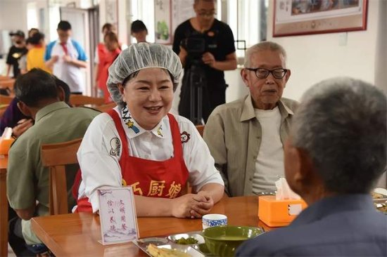 威海荣成市石岛管理区：暖心食堂，托起老年人的幸福餐盘