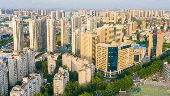民企开发商，以8.3亿的底价，摘得郑州市区的97亩宅地！