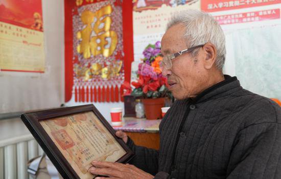 中国<em>故事</em>｜跨越73年的祭奠