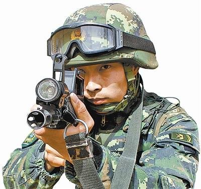 上海武警特勤中队全体左手手枪射击优秀率超90%