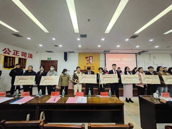 <em>长沙</em>68名<em>小</em>学生家长拿到“跑路”培训机构的209万元课程退款