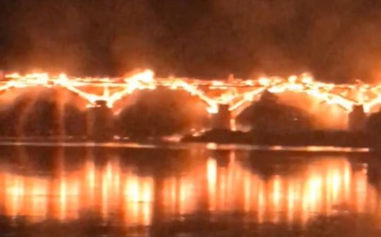 超900年<em>历史</em>的<em>万安桥</em>遭遇大火，专家：防火是木桥保护的考验