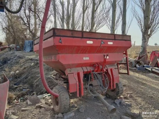 【<em>二手农机</em>】<em>出售</em>2022年两吨抛肥机！