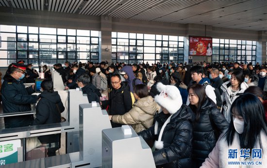 <em>北京西站</em>：春运期间确保乘客安全出行