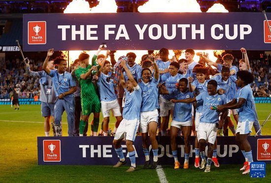 <em>足球</em>——英格兰青年足总杯：曼城夺冠