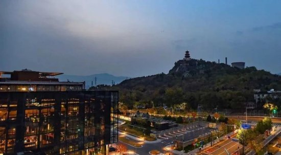 昨晚，“北京之夜”点亮石景山首钢园
