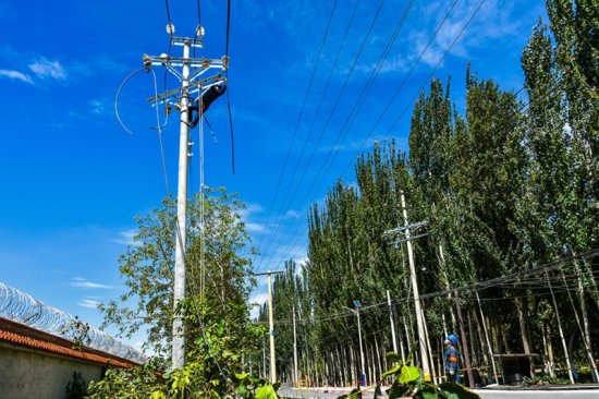 新疆墨玉县“煤改电”配套电网工程让民心更暖 让天空更蓝