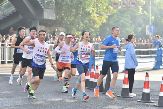 重庆市第七届运动会半程马拉松暨2024合川半程马拉松激情开跑
