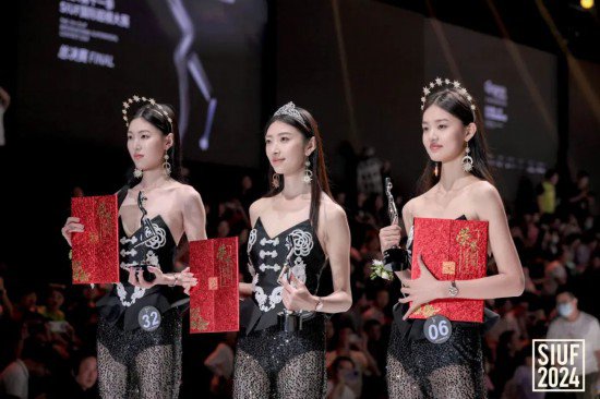 拂影·2024<em>第十一季</em> SIUF国际超模大赛总决赛在深圳举办
