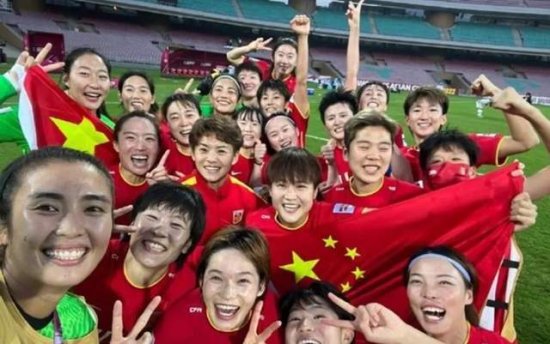 女足拿下<em>亚洲杯</em>，半个娱乐圈欢腾，国足仅3人祝贺，你怎么看？