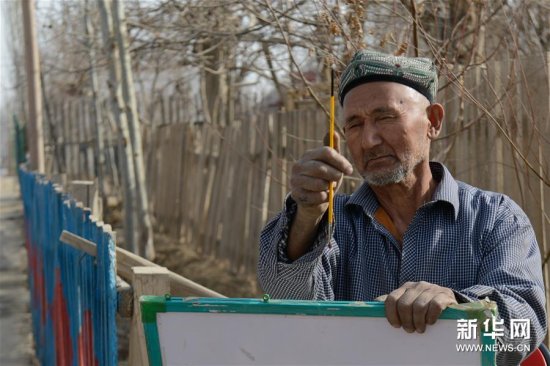 60年来，他用1.5万幅画绘新疆——农民<em>画家</em>阿卜力克木的人生艺路