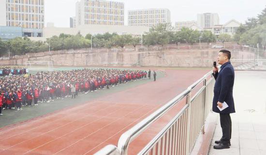 重庆市南华中学开展消防应急疏散演练