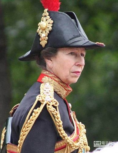 勤俭高傲的英国安妮公主 一套<em>衣服</em>可穿35年