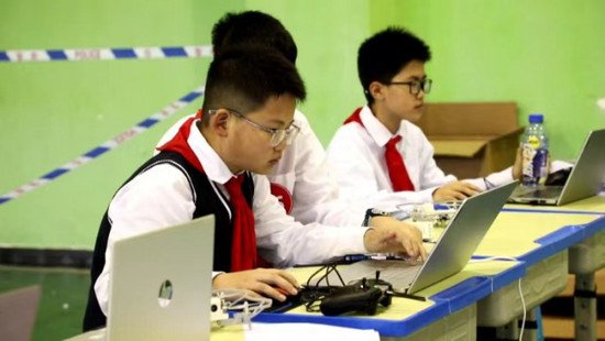 重庆忠县：开展机器人大赛 提升学生信息素养