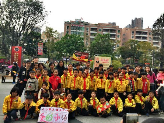 晋江：小学生参加“巴菲特”儿童跳蚤市场公益活动