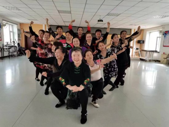 长春市南关区自强社区新时代文明实践站开展老年人民族舞蹈培训