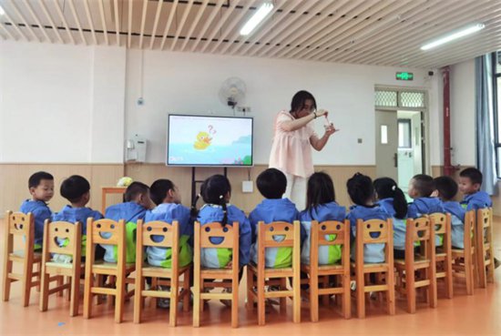 寻乌县城南幼儿园开展青年教师观摩课活动