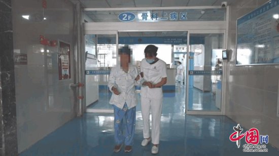 广元市中医院成功为92岁患者实施人工<em>股骨头置换</em>术