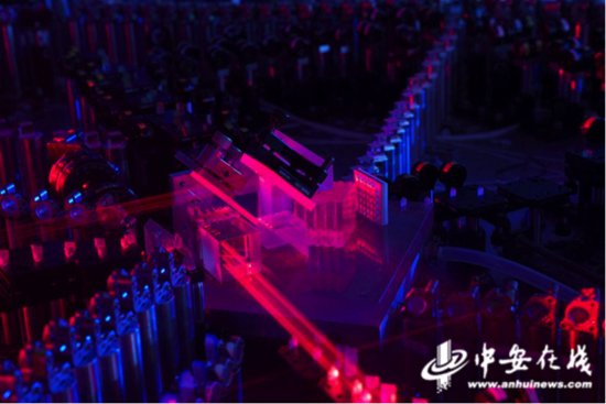 “九章”光量子计算原型机科研实物入藏国家博物馆