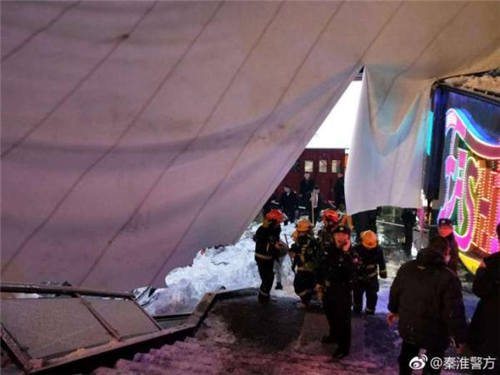 南京通报广场顶棚被雪压塌<em>事件</em>：3名伤者已被救治