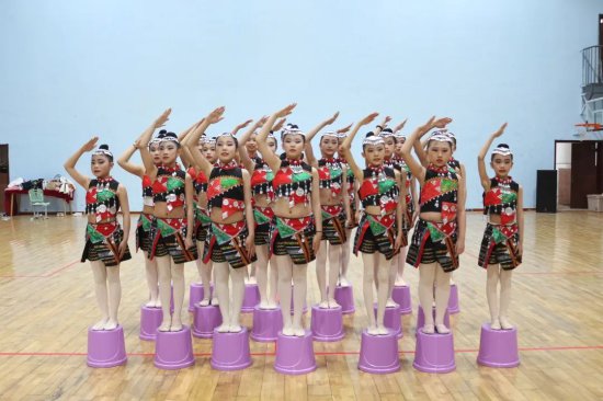 青岛<em>无棣</em>四路小学舞蹈社团在全区艺术展演中荣获佳绩