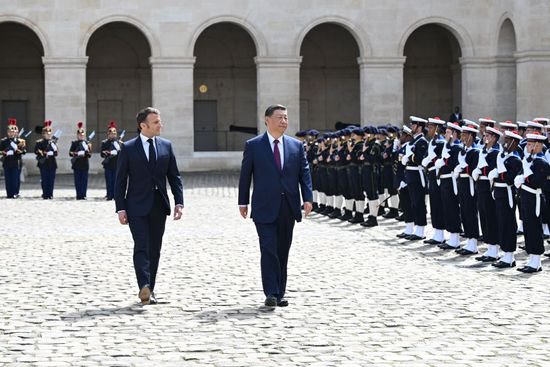 习近平出席法国总统马克龙举行的欢迎<em>仪式</em>
