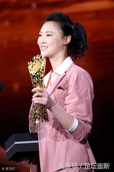惠若琪荣膺女性创造力奖 马布里高敏为其颁奖
