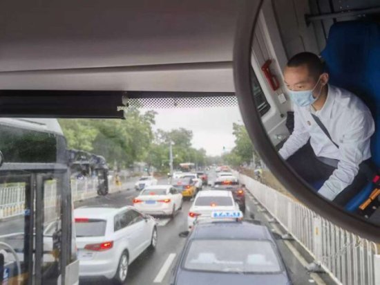 北京<em>定制</em>公交驶进核心区 日均服务乘客近2000人次