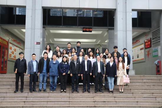 <em>华中师范大学</em>院系领导一行到重庆十一中调研教育实习工作