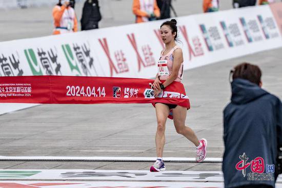 2024年北京半程马拉松赛举行 中国选手何杰、<em>刘敏</em>分获男女子冠军