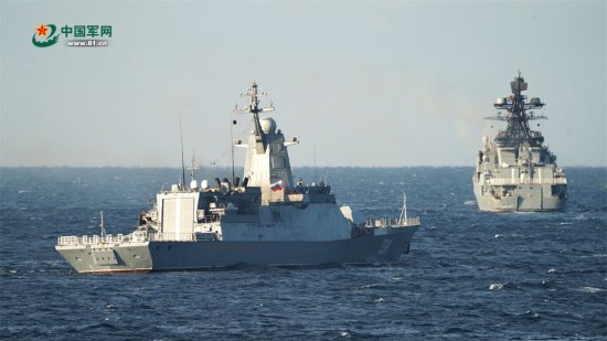 “海上联合-2021”中俄编队开展通过水雷威胁区演练