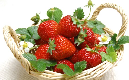 上5块钱，买几棵<em>草莓</em>苗，种在花盆<em>里</em>，赏花还能吃果子